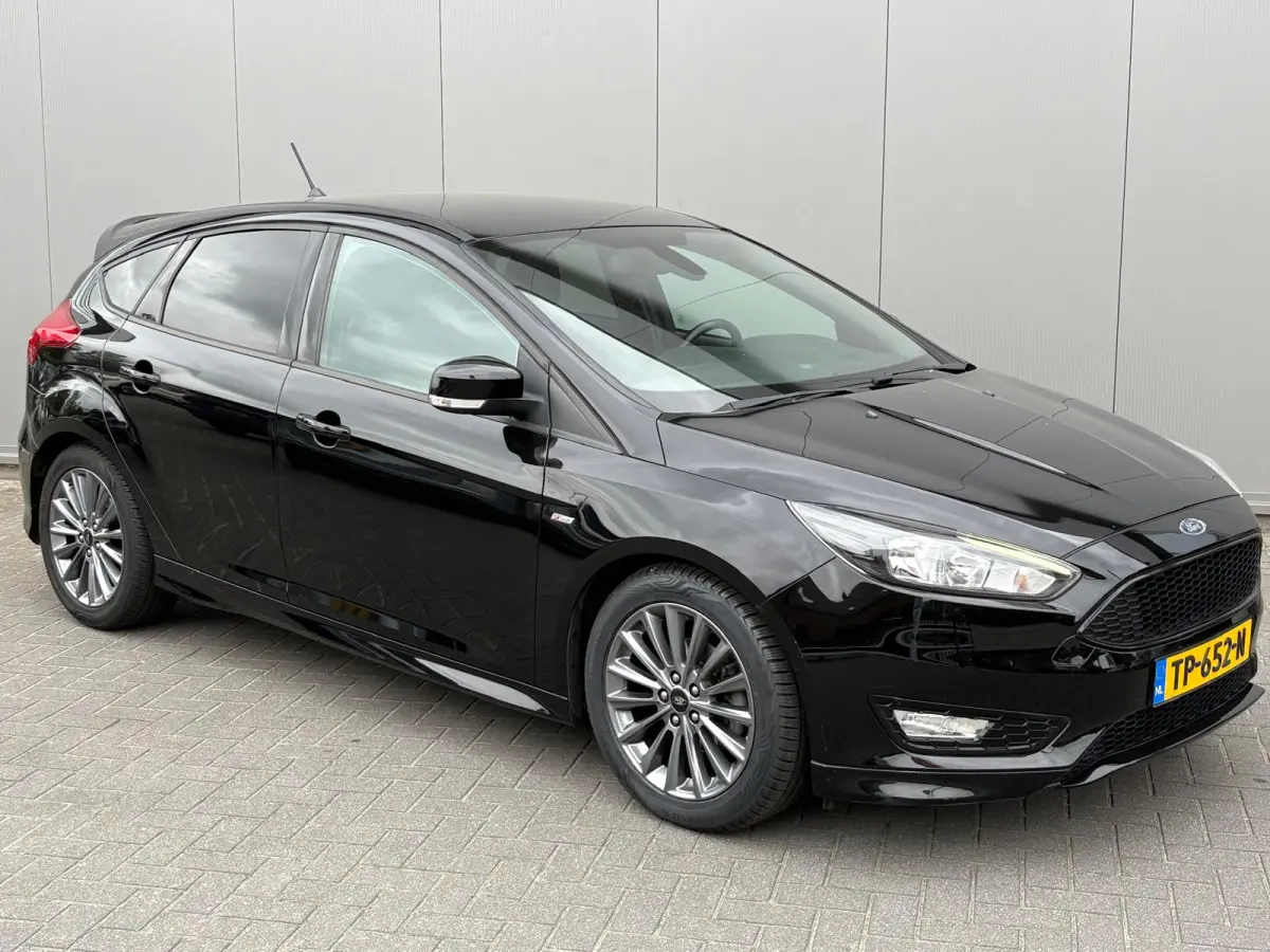 125PK EcoB. ST-Line Trekhaak/Camera/Carplay-android/Navigatie/Cruise-control