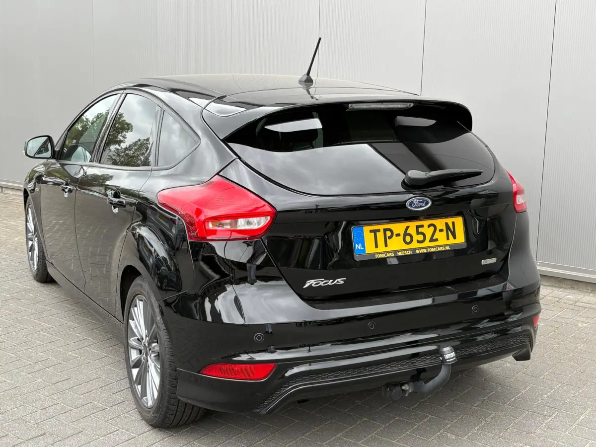 125PK EcoB. ST-Line Trekhaak/Camera/Carplay-android/Navigatie/Cruise-control