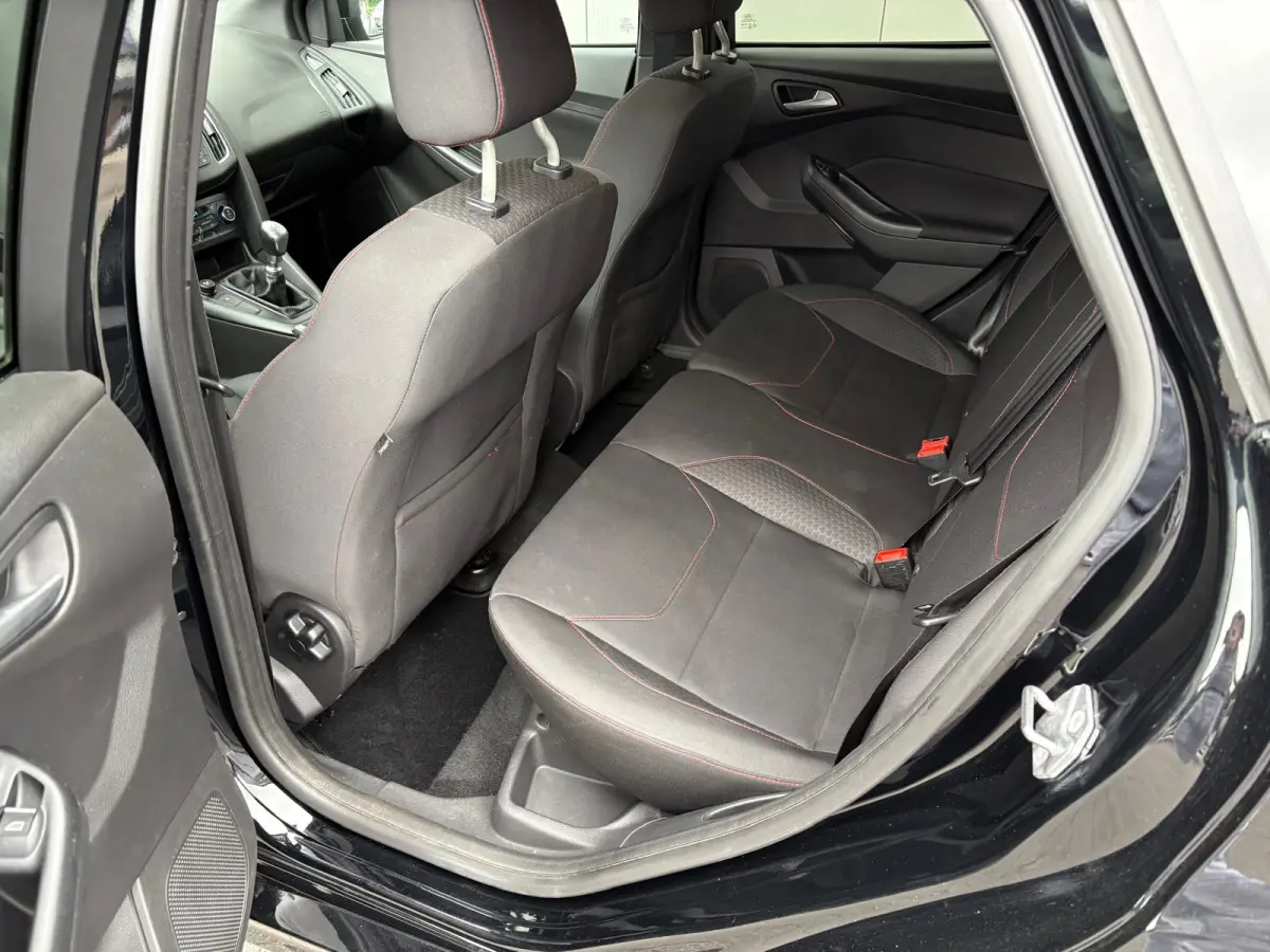 125PK EcoB. ST-Line Trekhaak/Camera/Carplay-android/Navigatie/Cruise-control