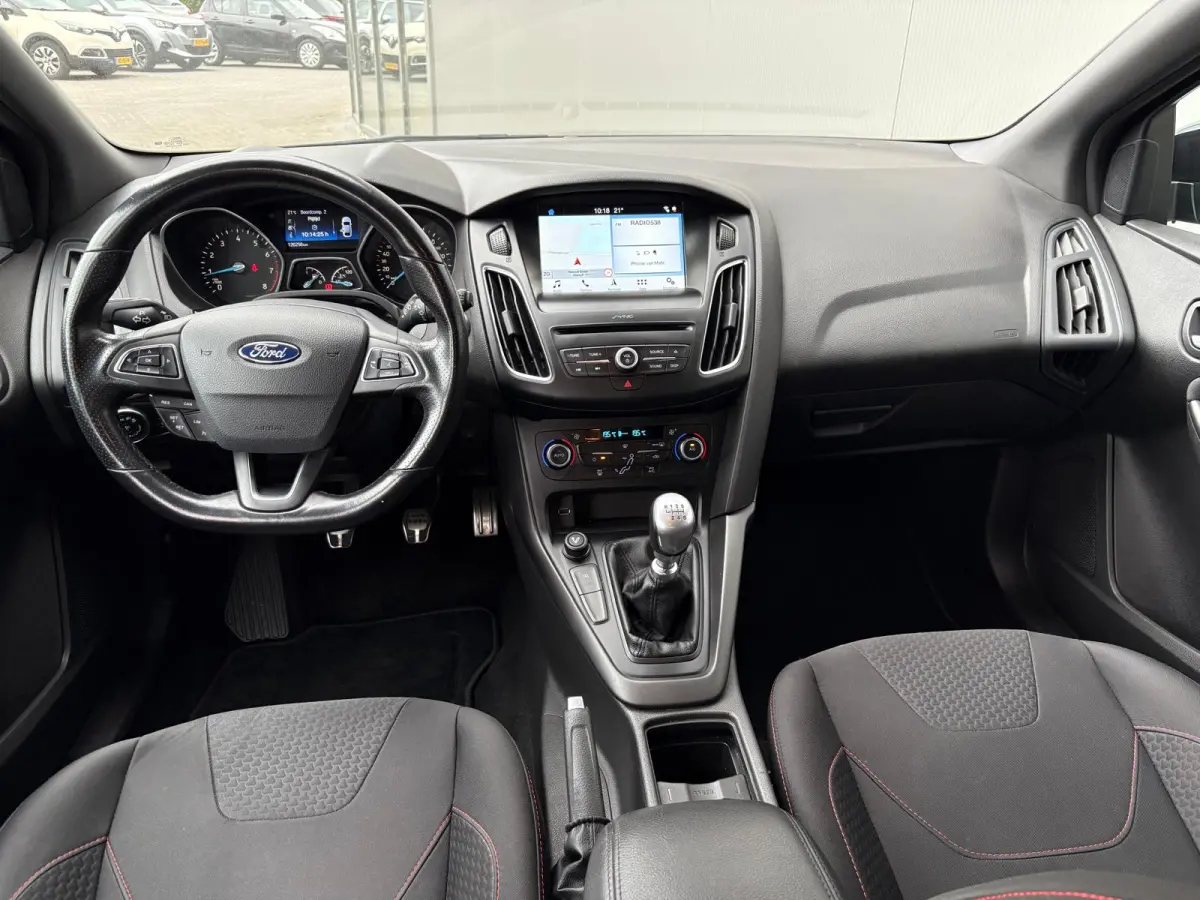 125PK EcoB. ST-Line Trekhaak/Camera/Carplay-android/Navigatie/Cruise-control