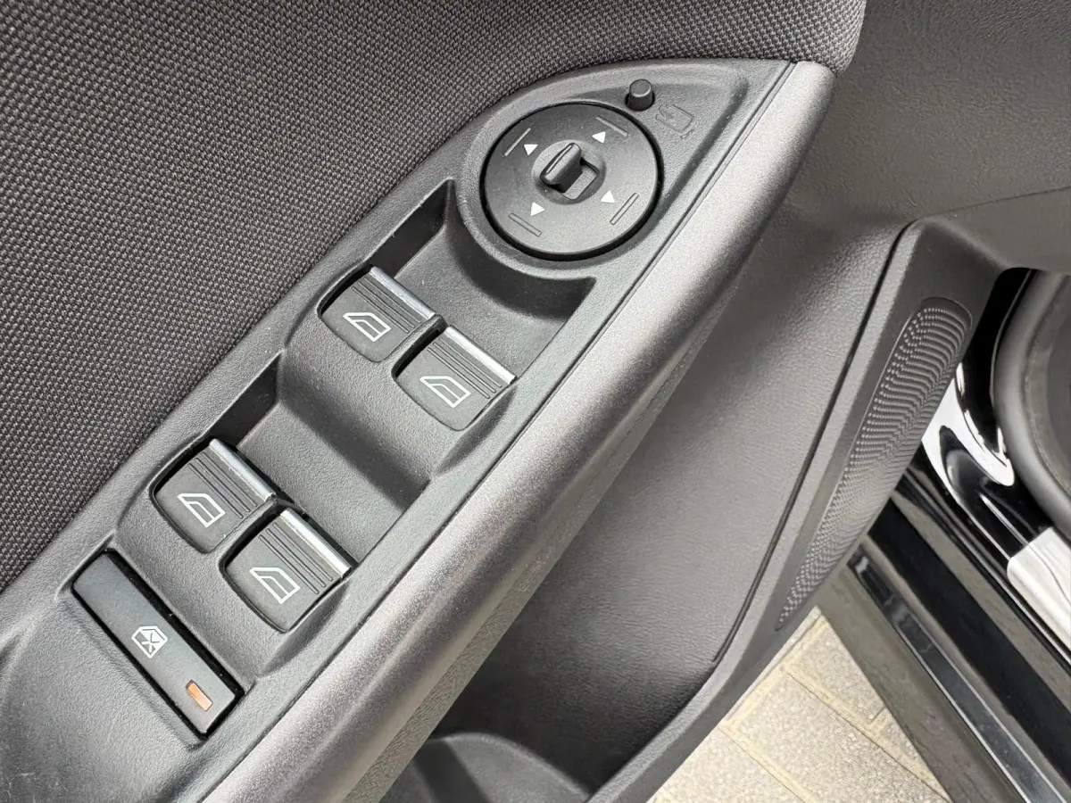 125PK EcoB. ST-Line Trekhaak/Camera/Carplay-android/Navigatie/Cruise-control