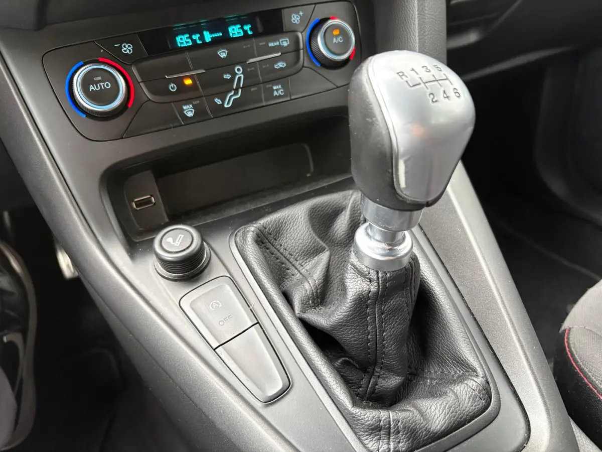 125PK EcoB. ST-Line Trekhaak/Camera/Carplay-android/Navigatie/Cruise-control