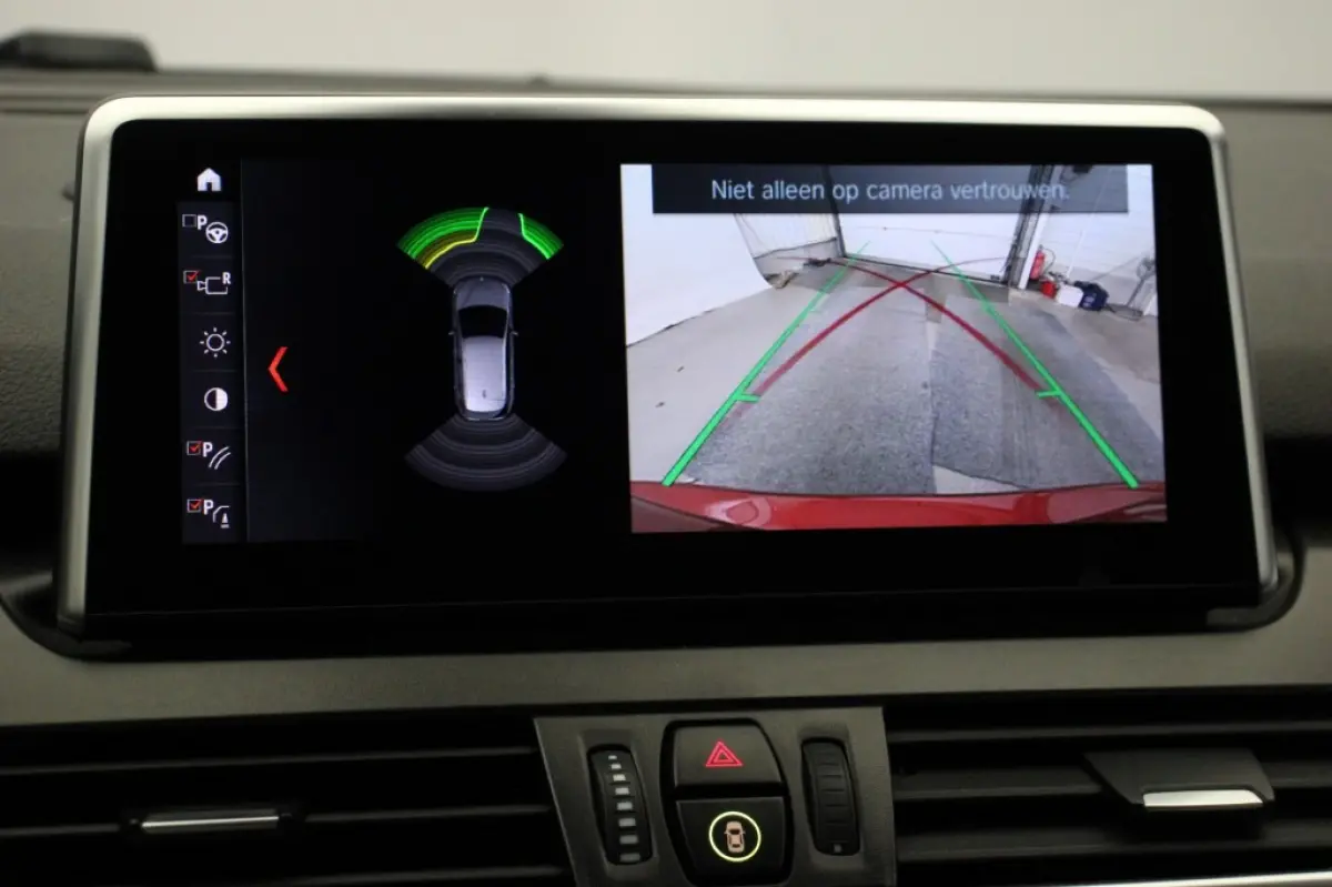 218i Executive Edition - Carplay, Camera, Half Leer, Headup Display