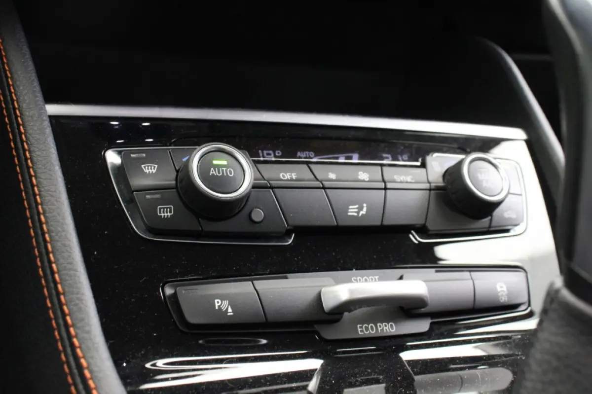 218i Executive Edition - Carplay, Camera, Half Leer, Headup Display