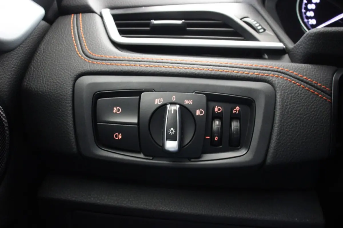 218i Executive Edition - Carplay, Camera, Half Leer, Headup Display