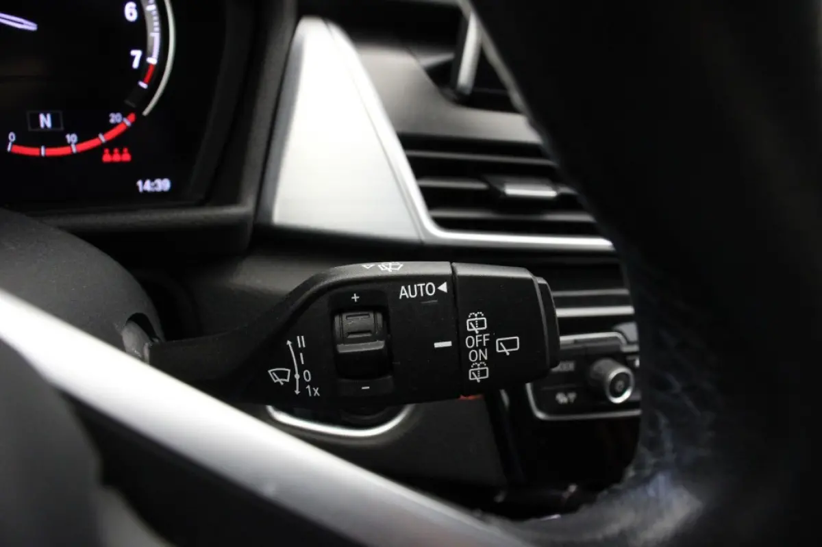 218i Executive Edition - Carplay, Camera, Half Leer, Headup Display
