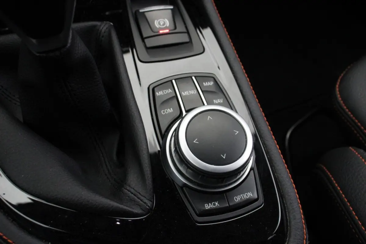 218i Executive Edition - Carplay, Camera, Half Leer, Headup Display