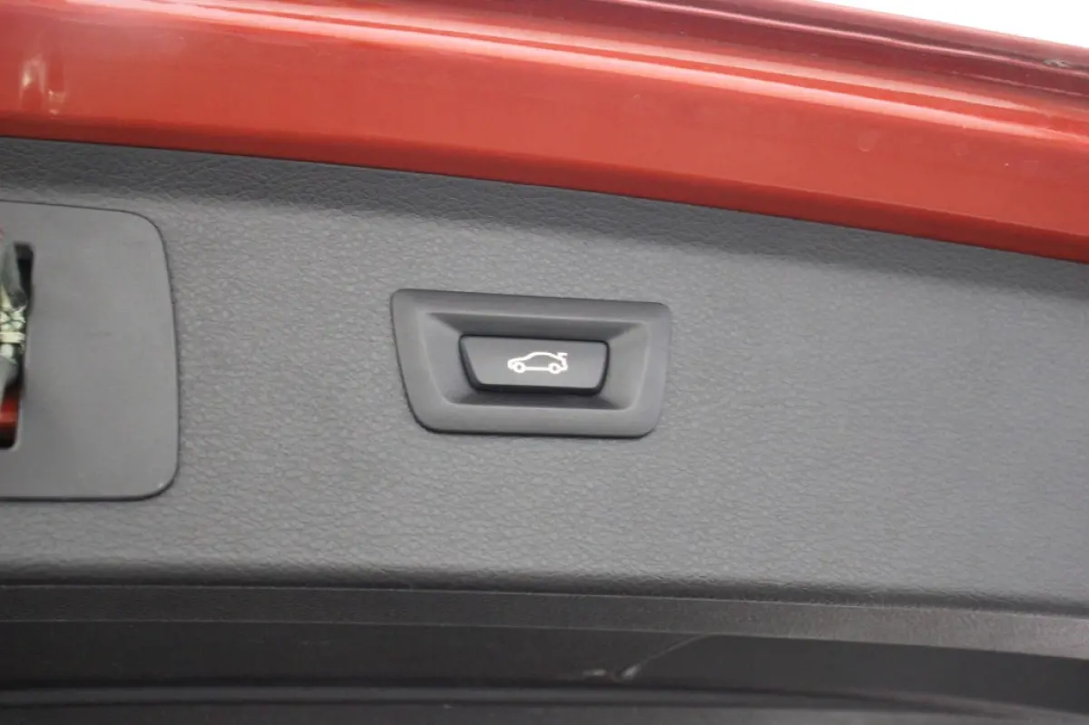 218i Executive Edition - Carplay, Camera, Half Leer, Headup Display