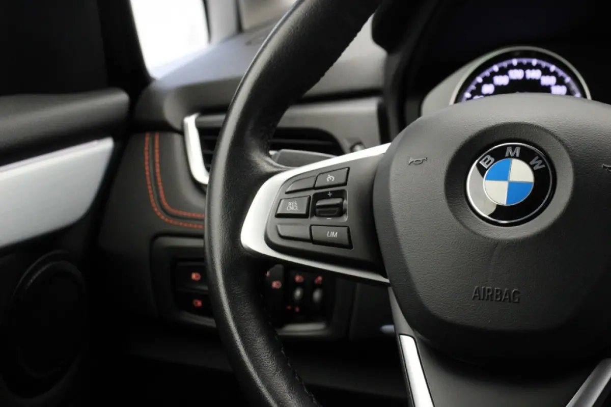 218i Executive Edition - Carplay, Camera, Half Leer, Headup Display