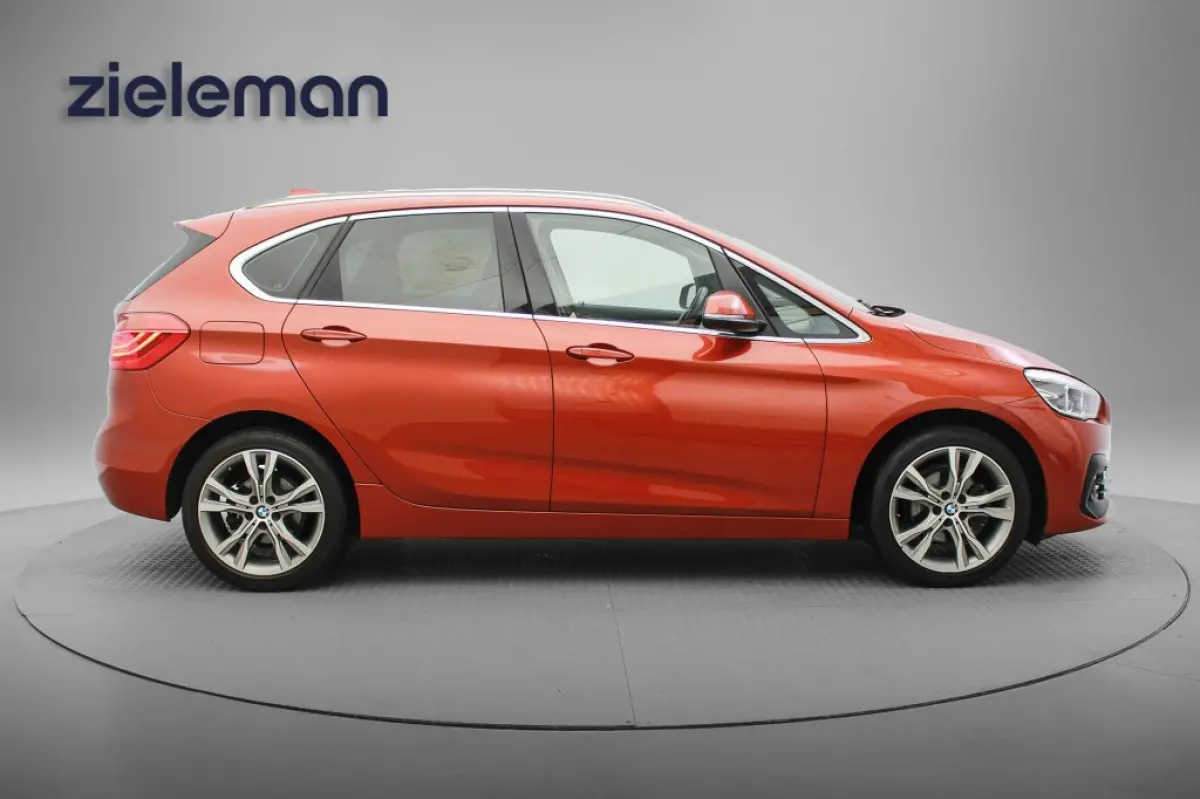 218i Executive Edition - Carplay, Camera, Half Leer, Headup Display