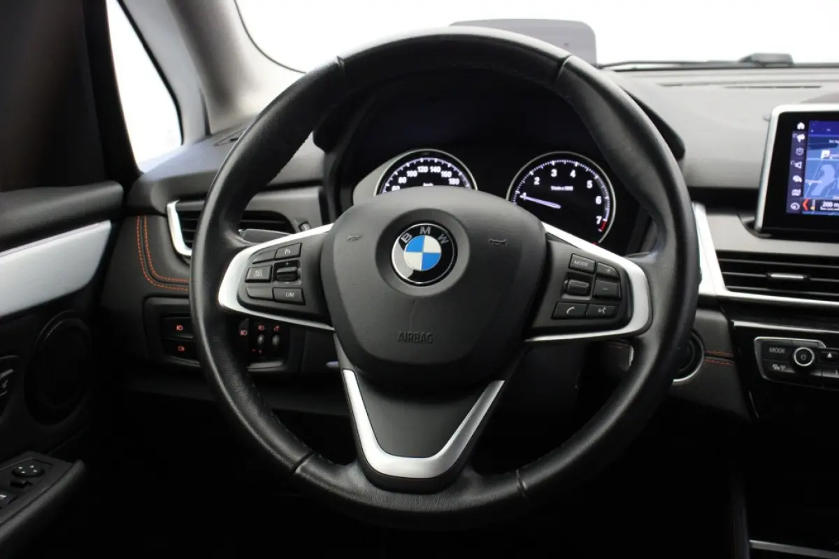 218i Executive Edition - Carplay, Camera, Half Leer, Headup Display