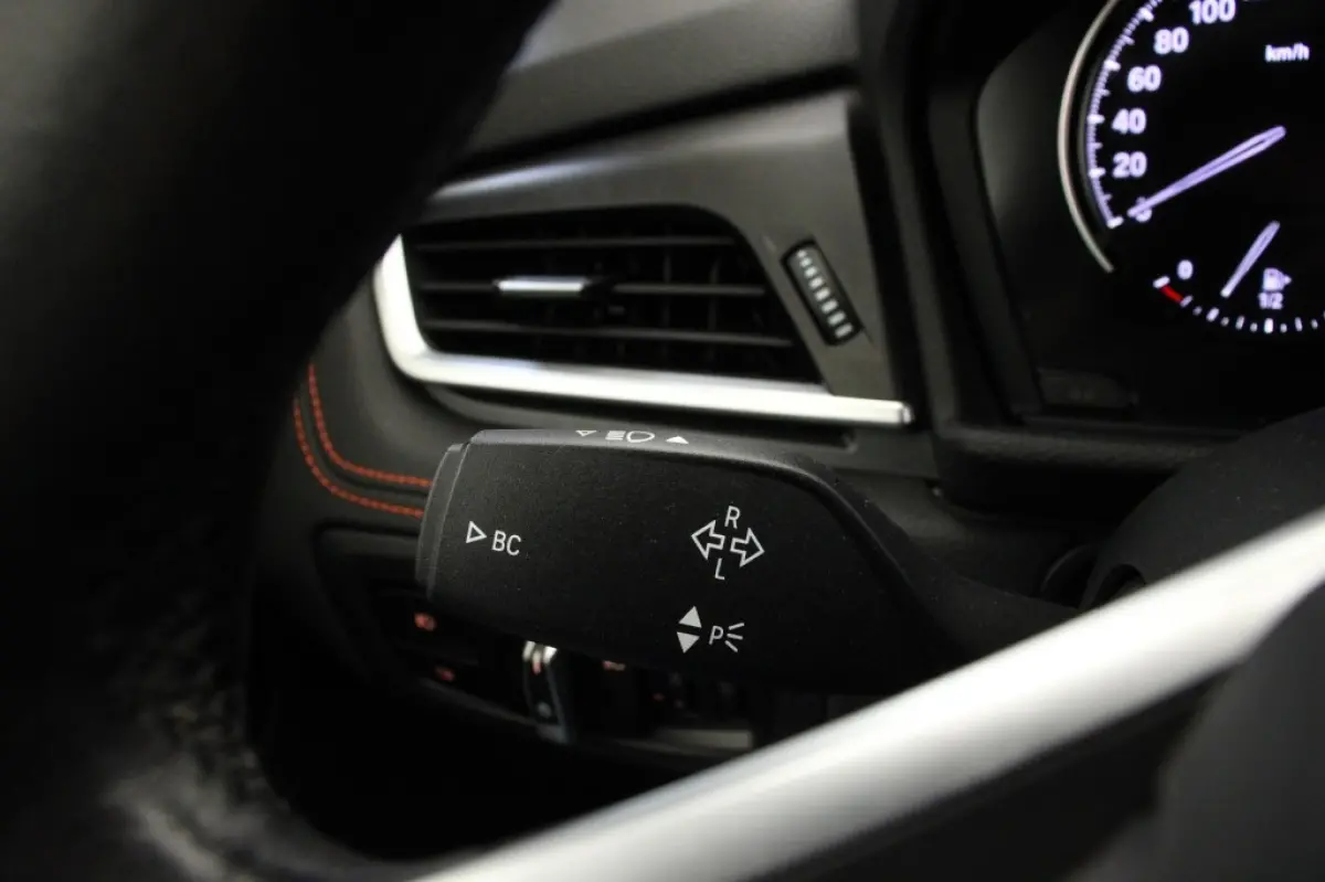 218i Executive Edition - Carplay, Camera, Half Leer, Headup Display