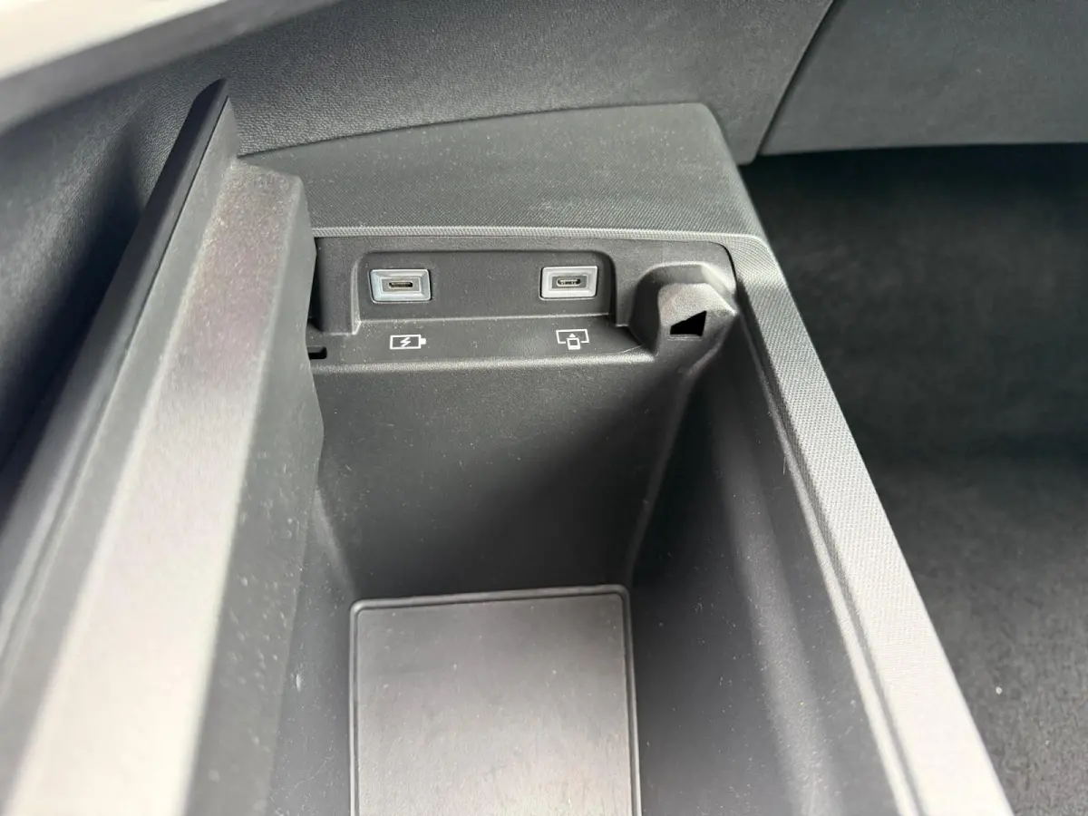 1.2 Hybrid 136 Allure 360 Camera | ACC | Climate control | PDC |