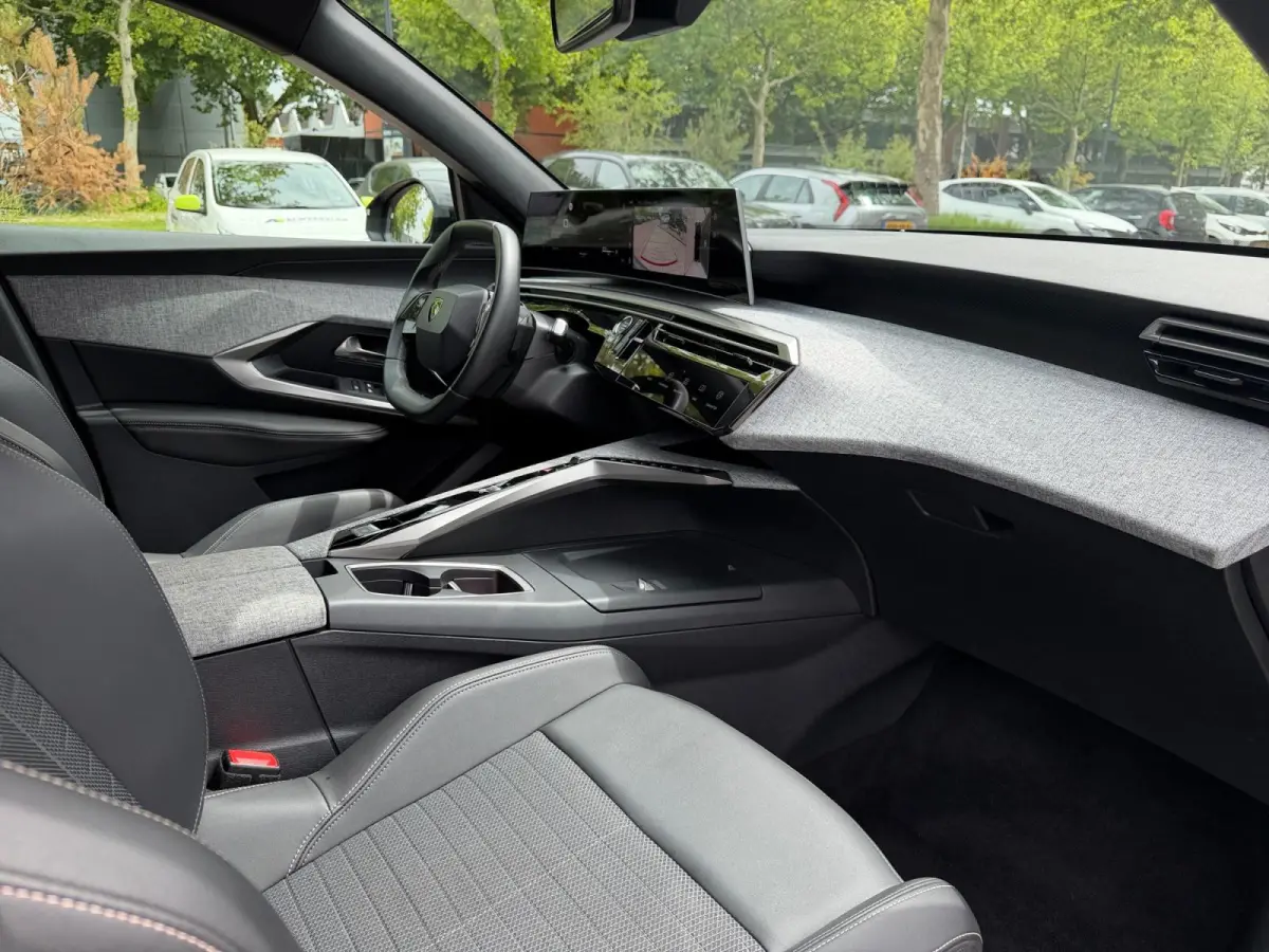 1.2 Hybrid 136 Allure 360 Camera | ACC | Climate control | PDC |