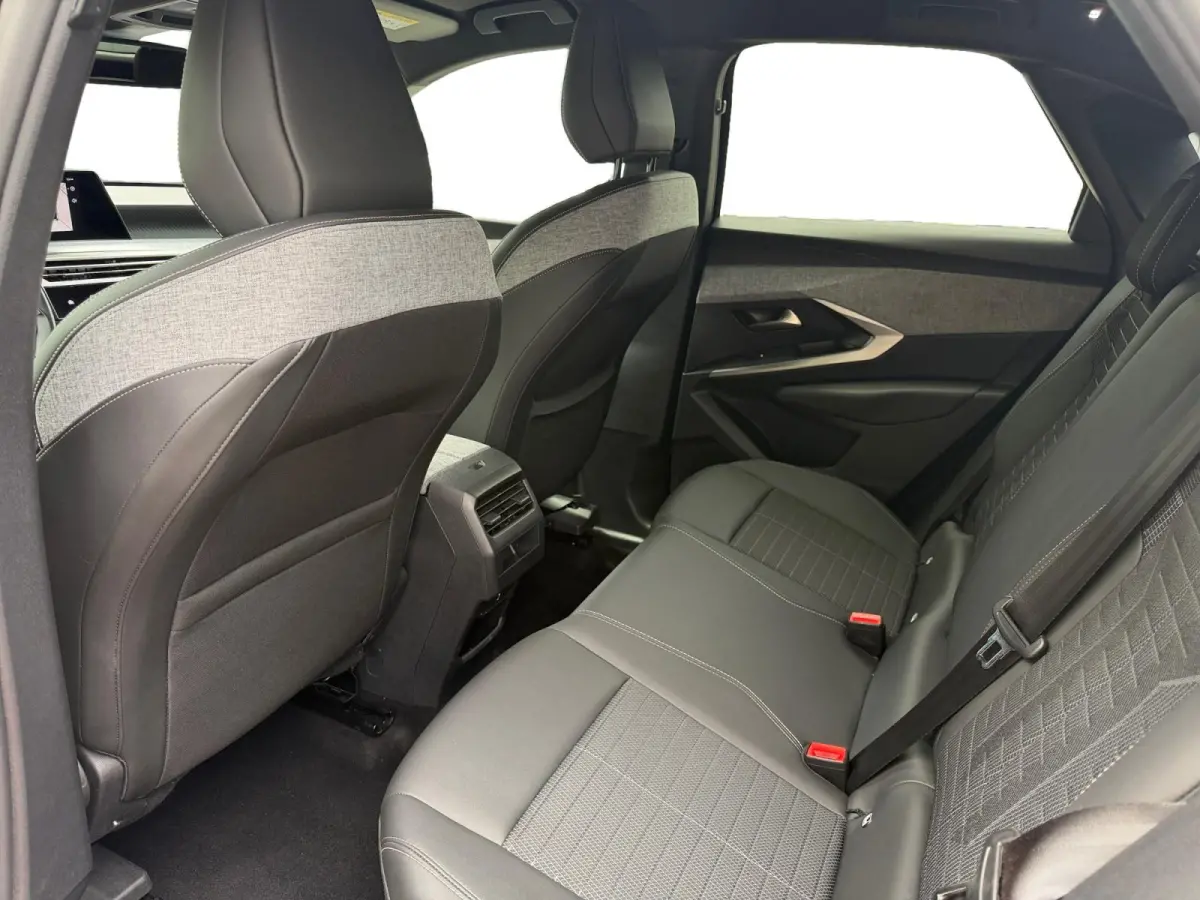1.2 Hybrid 136 Allure 360 Camera | ACC | Climate control | PDC |