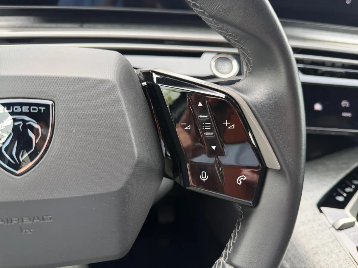 1.2 Hybrid 136 Allure 360 Camera | ACC | Climate control | PDC |