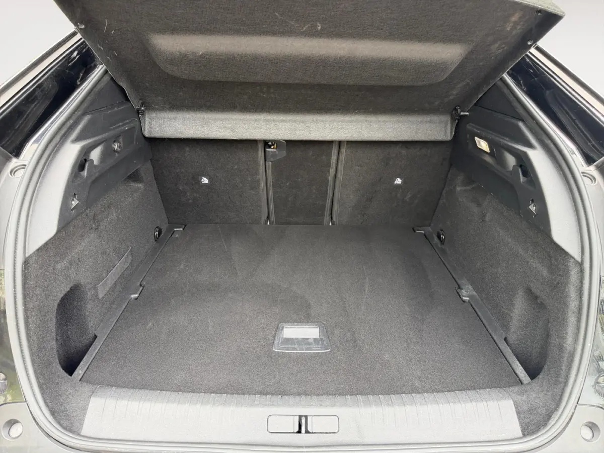 1.2 Hybrid 136 Allure 360 Camera | ACC | Climate control | PDC |