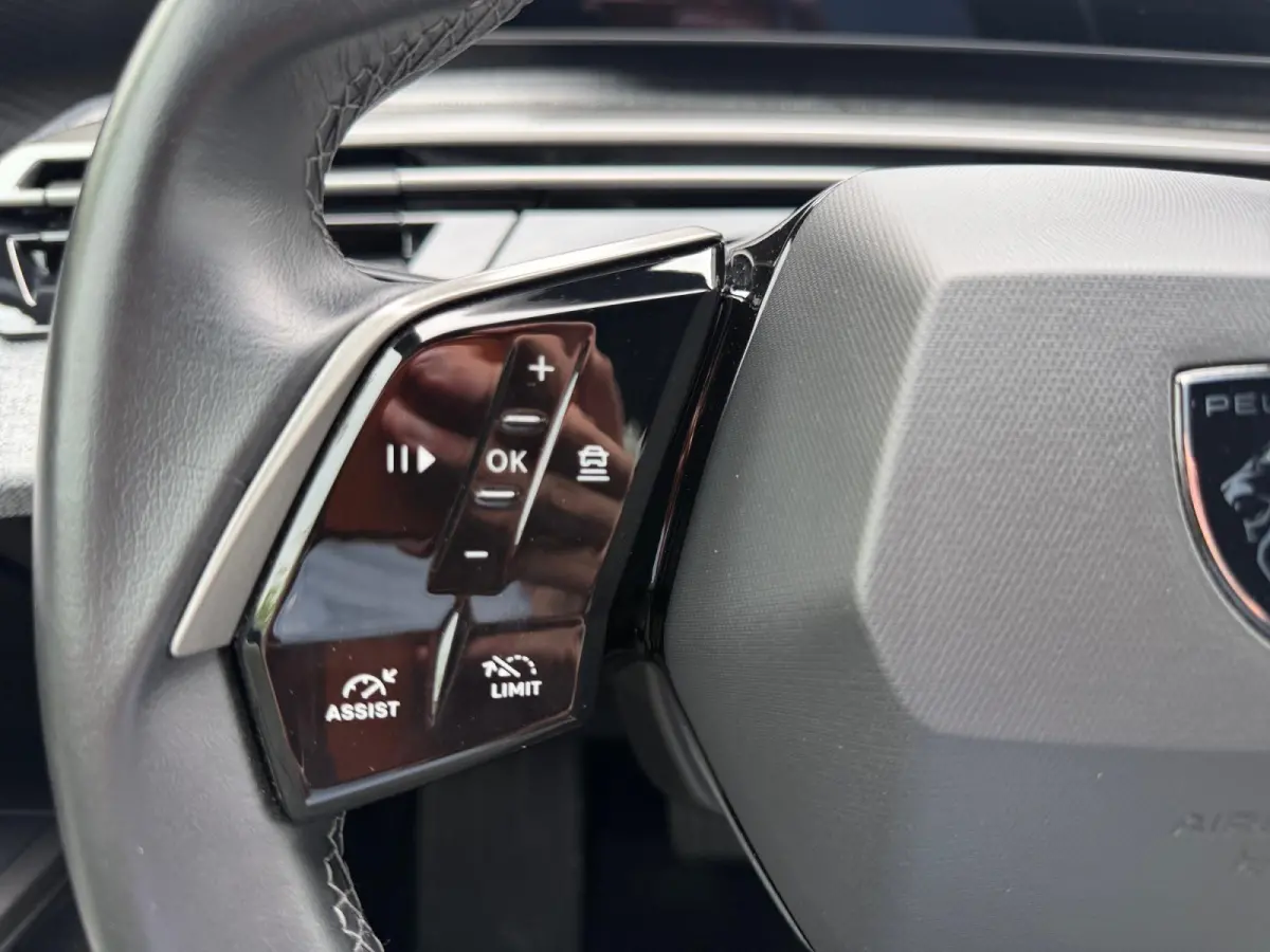 1.2 Hybrid 136 Allure 360 Camera | ACC | Climate control | PDC |