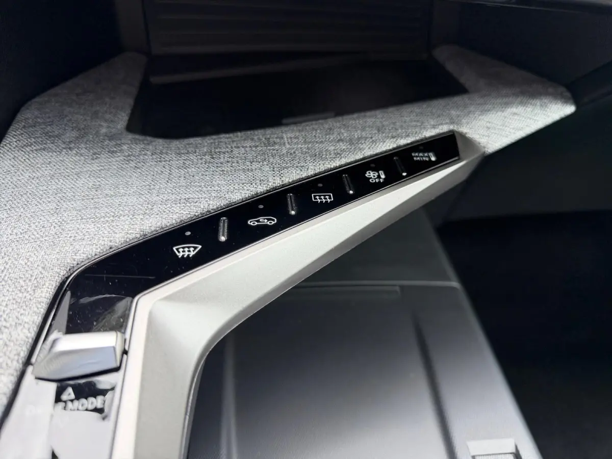 1.2 Hybrid 136 Allure 360 Camera | ACC | Climate control | PDC |