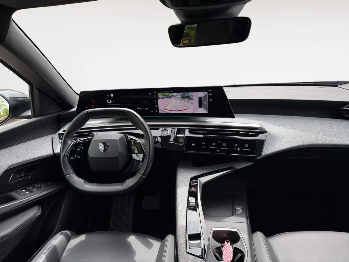 1.2 Hybrid 136 Allure 360 Camera | ACC | Climate control | PDC |