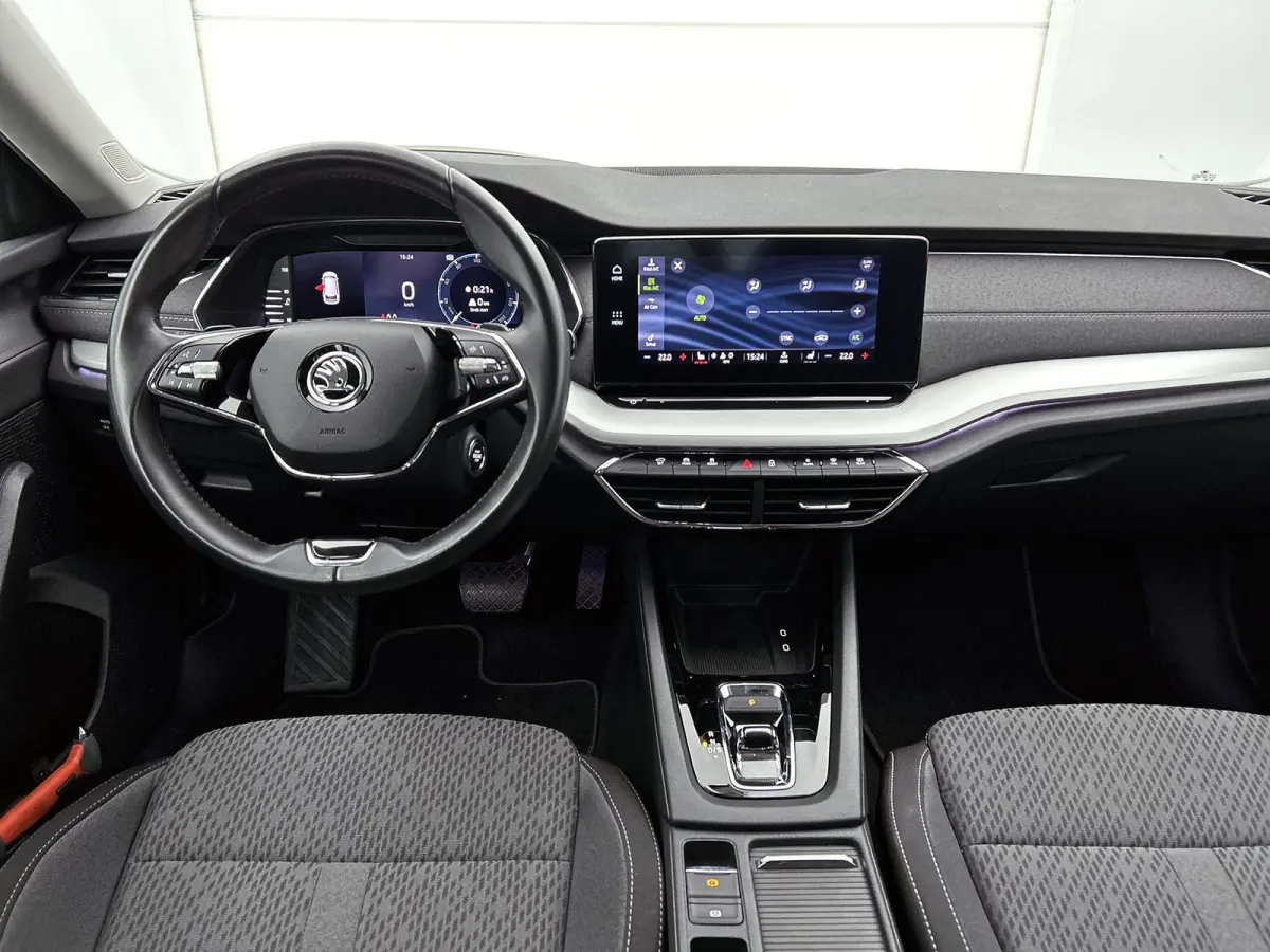 110pk Edition Plus | Elektrisch Verstelb. Bestuurdersstoel | Head-Up Display | Camera | Keyless | AUTOMAAT |
