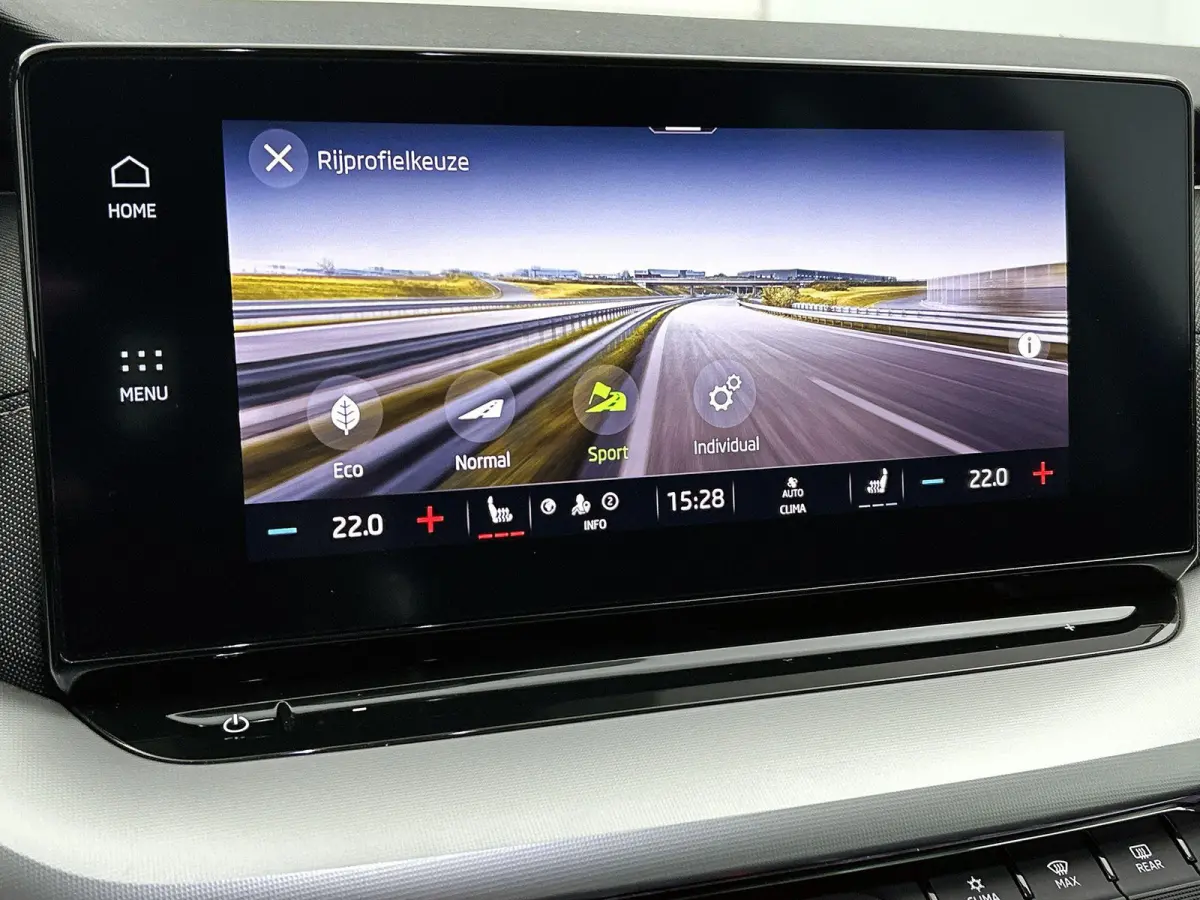 110pk Edition Plus | Elektrisch Verstelb. Bestuurdersstoel | Head-Up Display | Camera | Keyless | AUTOMAAT |