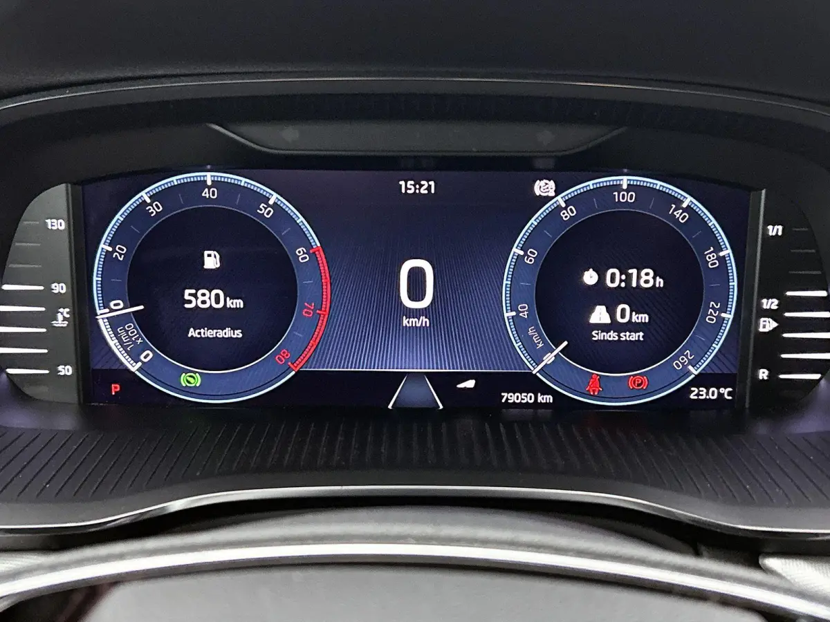 110pk Edition Plus | Elektrisch Verstelb. Bestuurdersstoel | Head-Up Display | Camera | Keyless | AUTOMAAT |