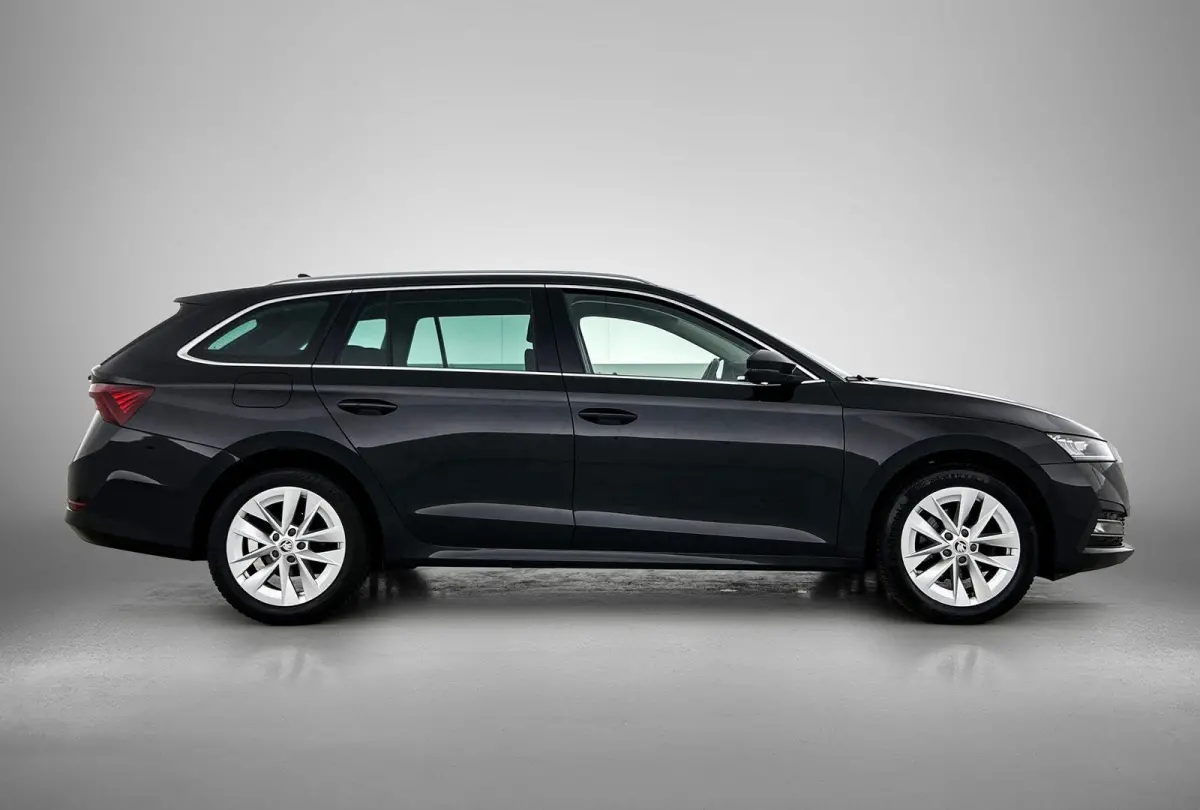 110pk Edition Plus | Elektrisch Verstelb. Bestuurdersstoel | Head-Up Display | Camera | Keyless | AUTOMAAT |