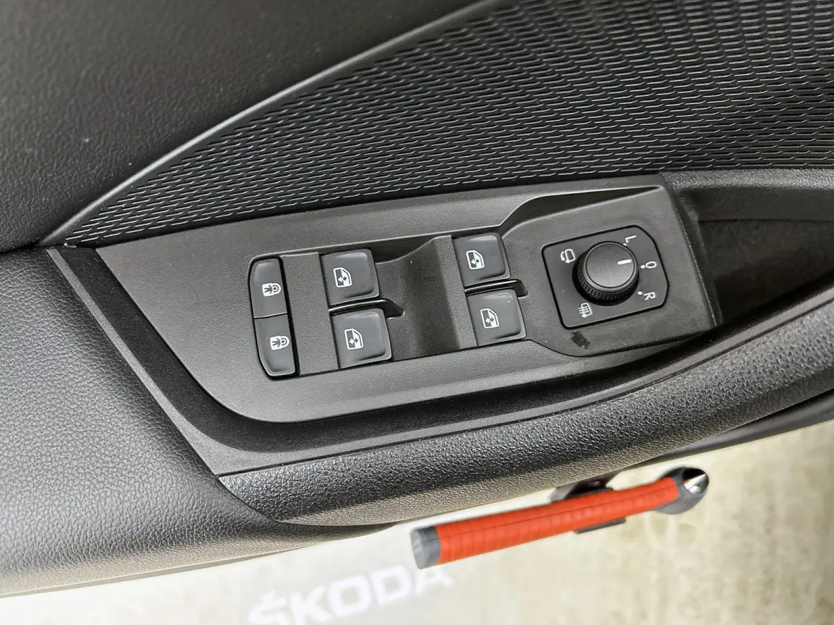 110pk Edition Plus | Elektrisch Verstelb. Bestuurdersstoel | Head-Up Display | Camera | Keyless | AUTOMAAT |