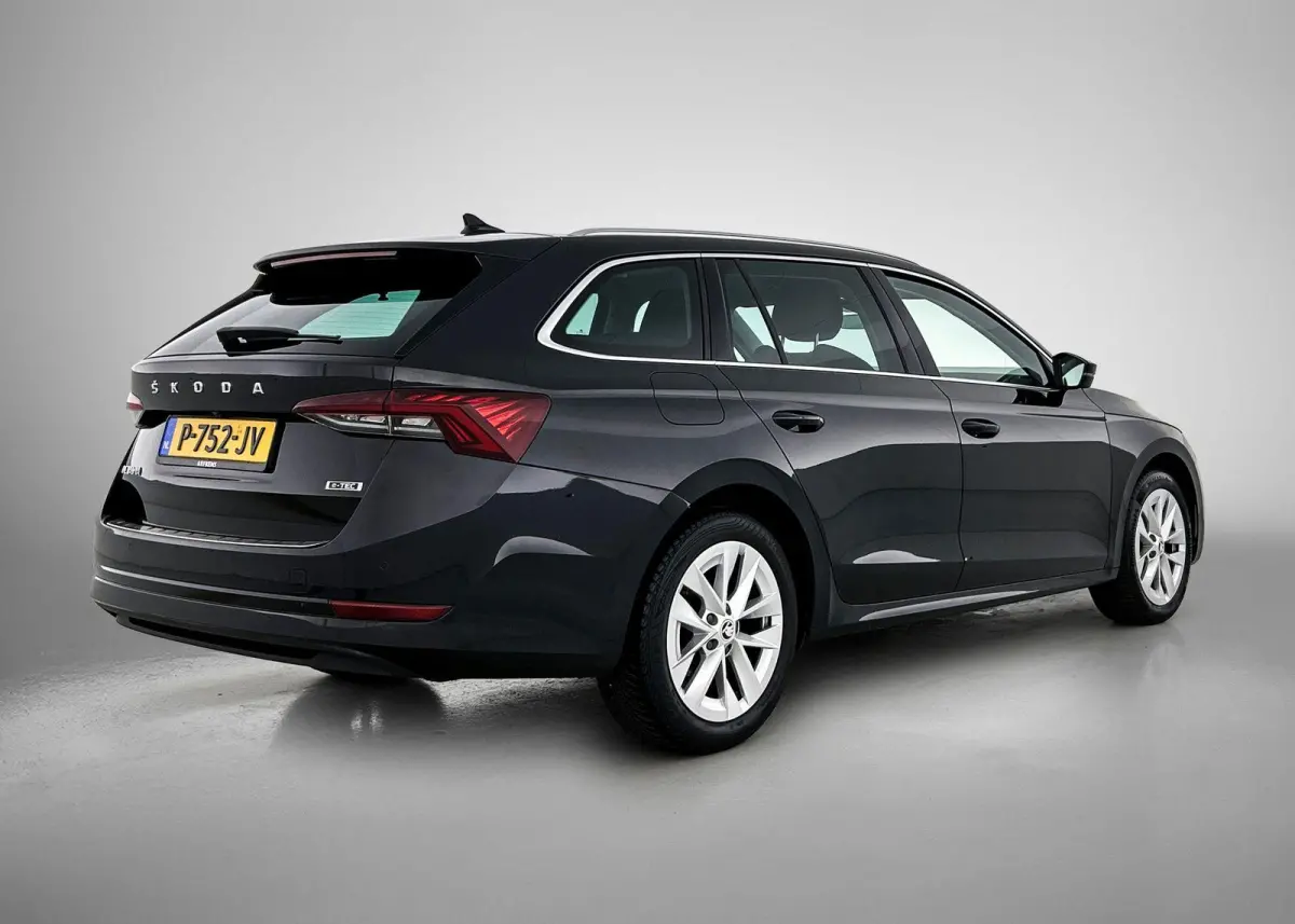 110pk Edition Plus | Elektrisch Verstelb. Bestuurdersstoel | Head-Up Display | Camera | Keyless | AUTOMAAT |