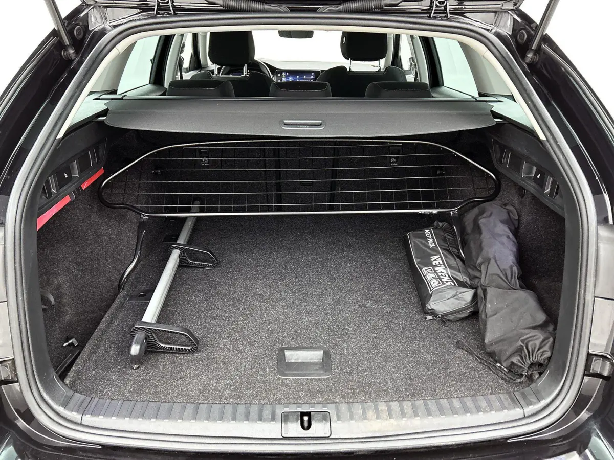 110pk Edition Plus | Elektrisch Verstelb. Bestuurdersstoel | Head-Up Display | Camera | Keyless | AUTOMAAT |