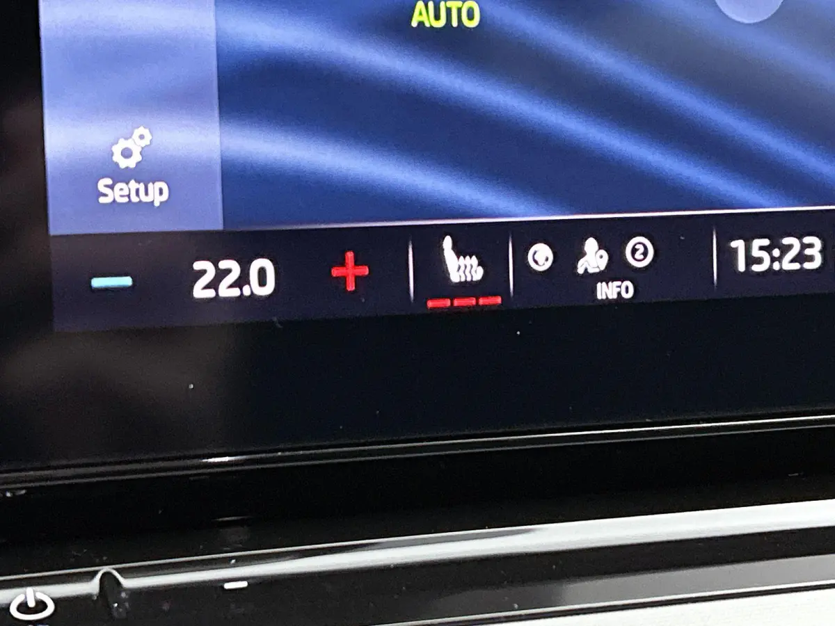 110pk Edition Plus | Elektrisch Verstelb. Bestuurdersstoel | Head-Up Display | Camera | Keyless | AUTOMAAT |