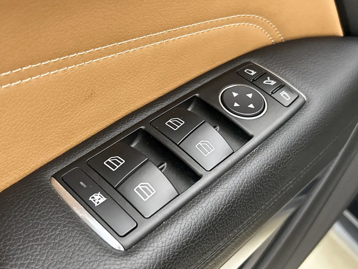 200 Prestige AMG-Styling (NL-auto, Goed OnderH, Navi, Camera, PDC V+A, StoelV, Cruise Con, Etc)