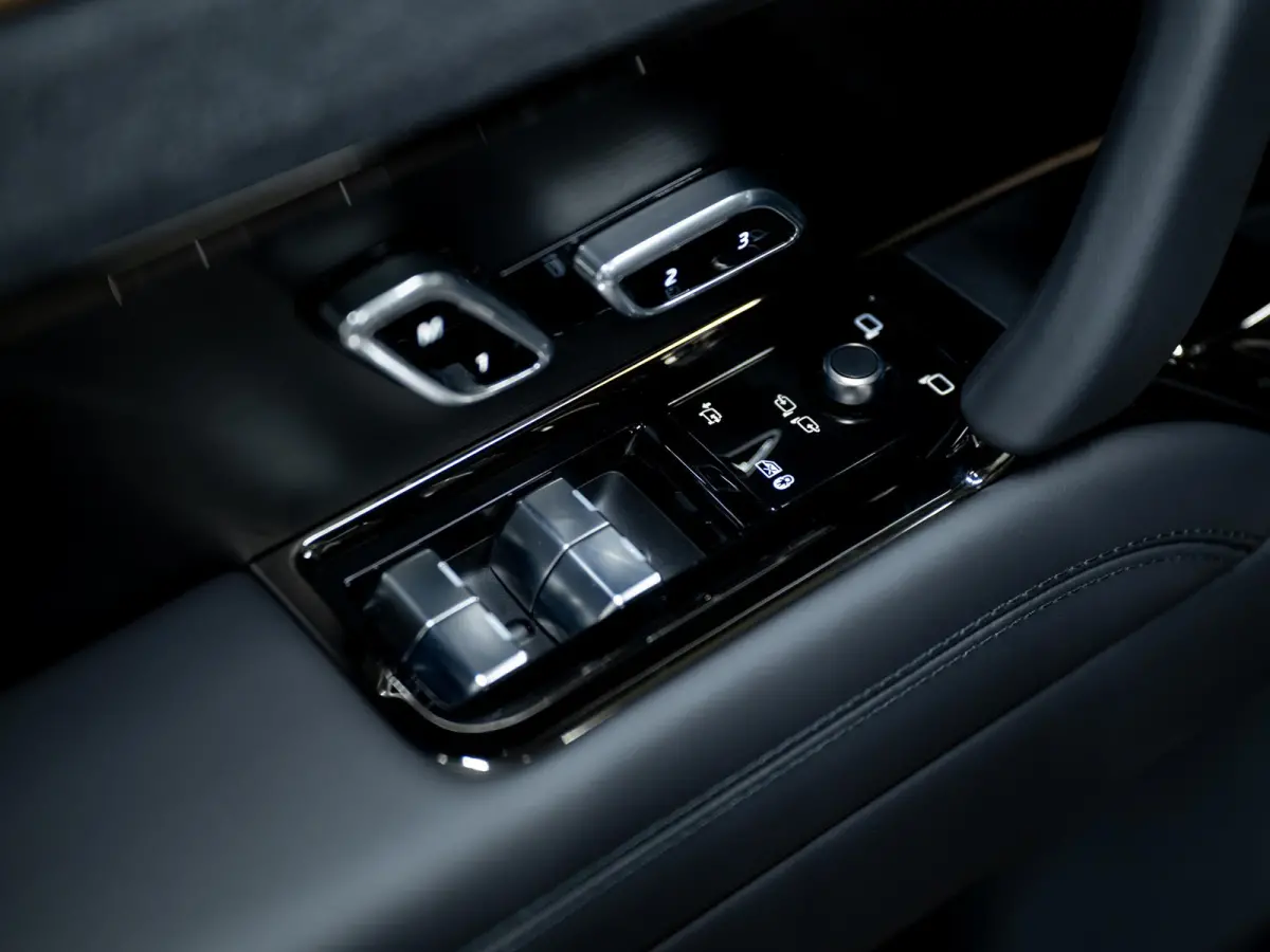 3.0 P550e Autobiography PHEV | Koelbox | Achterasbest. | Trekhaak | Massage | HUD |