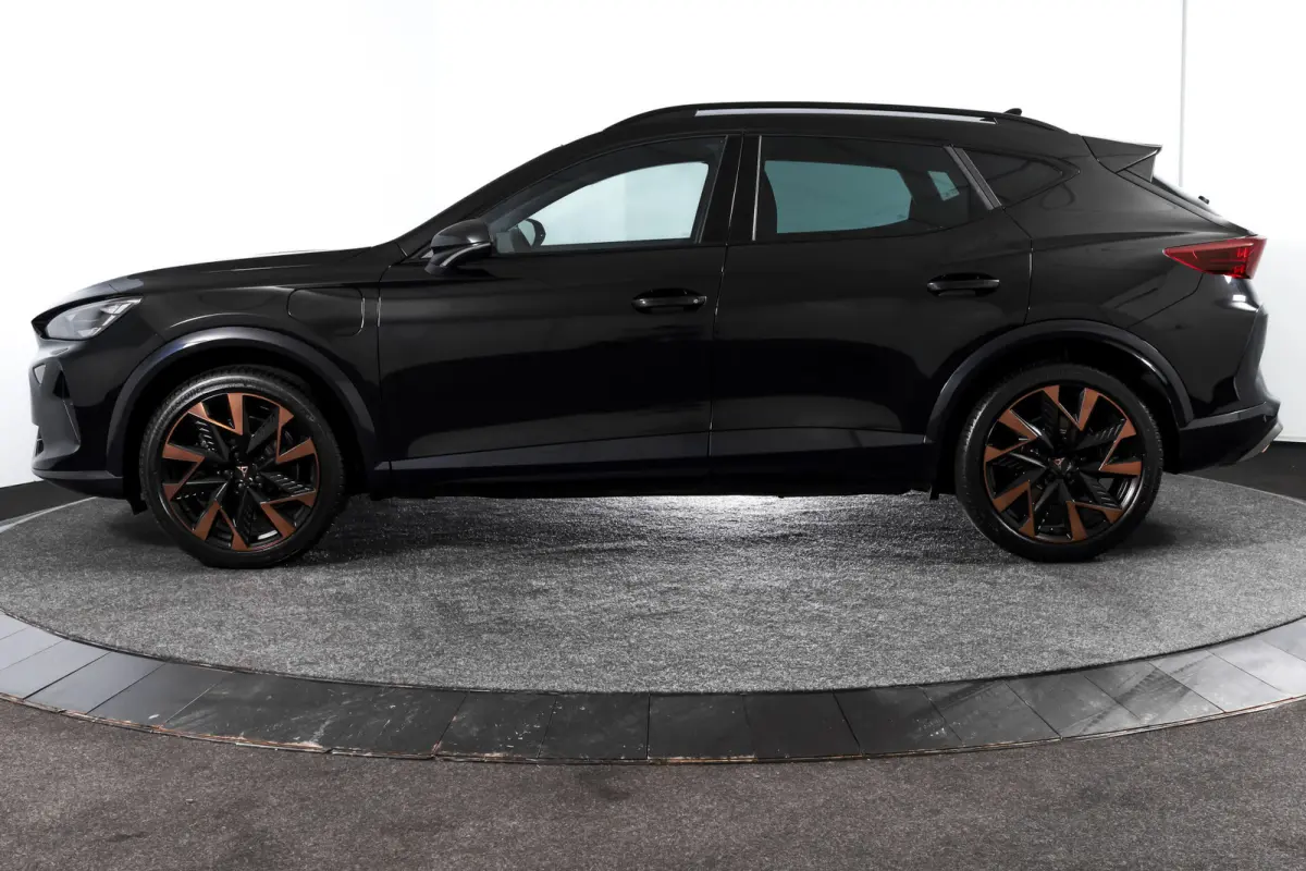 1.5 TSI e-Hybrid VZ Performance | Dig. Cockpit | Adapt. Cruise | Stoel-+Stuurverw. | PDC | Camera | NAV + App. Connect | ECC | Sennheiser | Elek. Klep | LM 19" | 5475