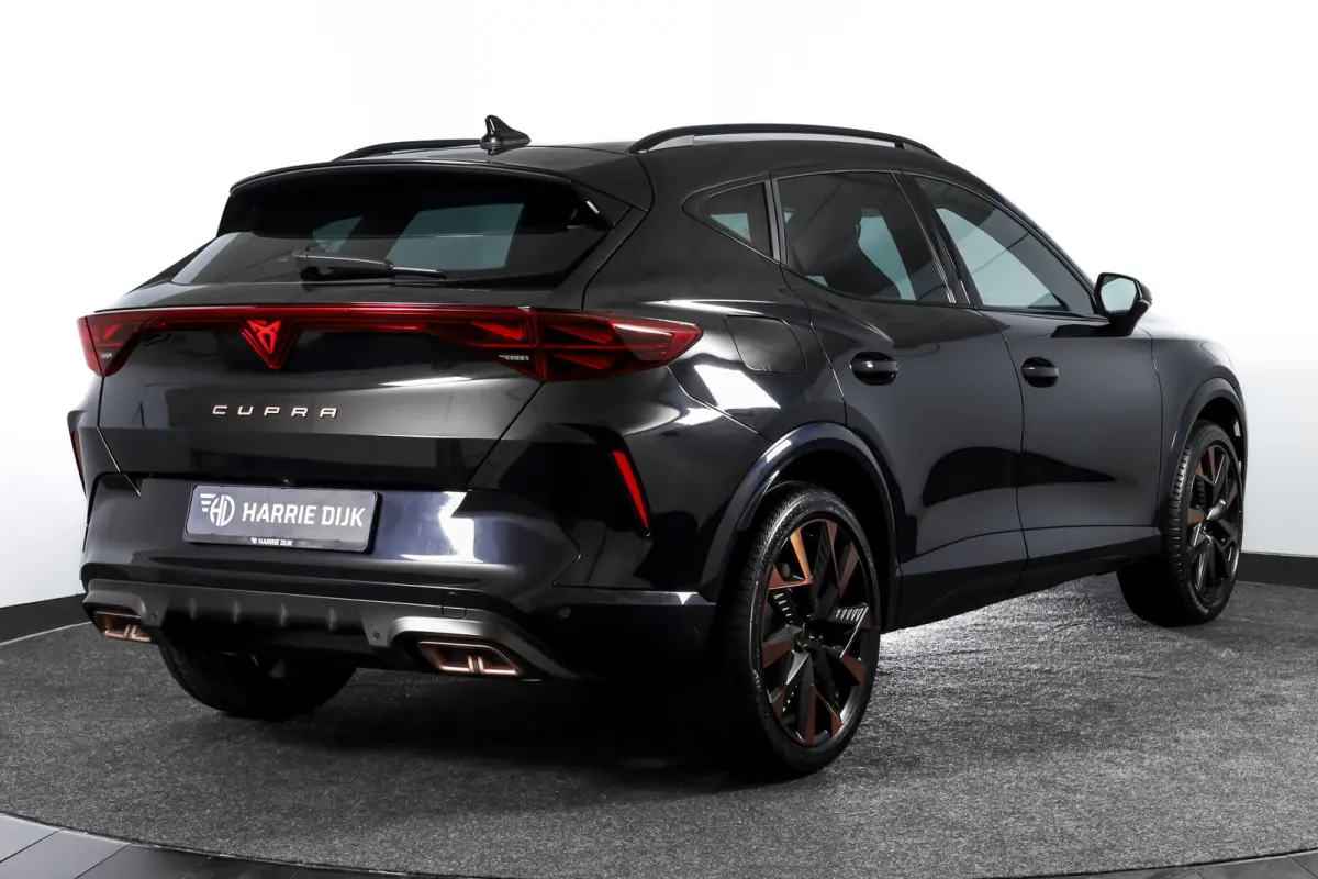 1.5 TSI e-Hybrid VZ Performance | Dig. Cockpit | Adapt. Cruise | Stoel-+Stuurverw. | PDC | Camera | NAV + App. Connect | ECC | Sennheiser | Elek. Klep | LM 19" | 5475