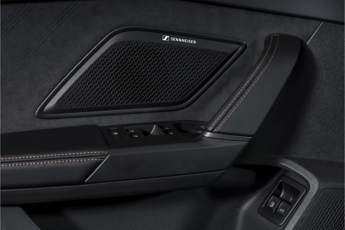 1.5 TSI e-Hybrid VZ Performance | Dig. Cockpit | Adapt. Cruise | Stoel-+Stuurverw. | PDC | Camera | NAV + App. Connect | ECC | Sennheiser | Elek. Klep | LM 19" | 5475