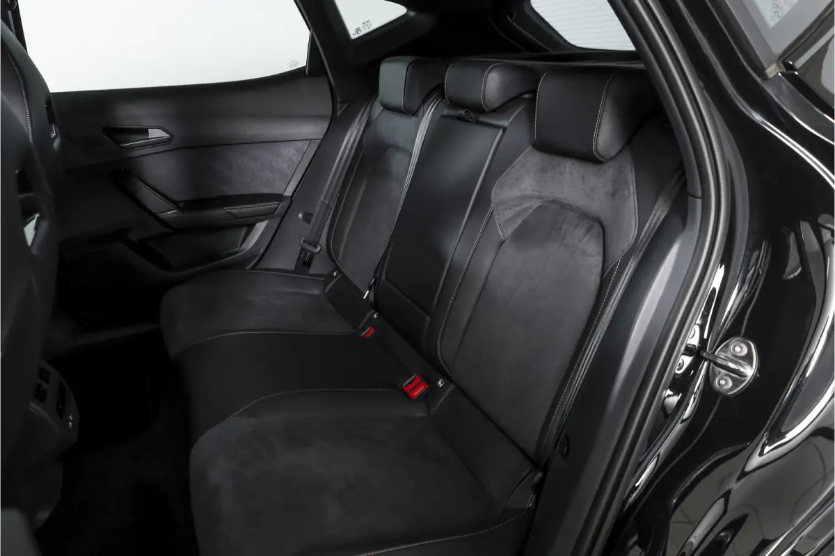 1.5 TSI e-Hybrid VZ Performance | Dig. Cockpit | Adapt. Cruise | Stoel-+Stuurverw. | PDC | Camera | NAV + App. Connect | ECC | Sennheiser | Elek. Klep | LM 19" | 5475