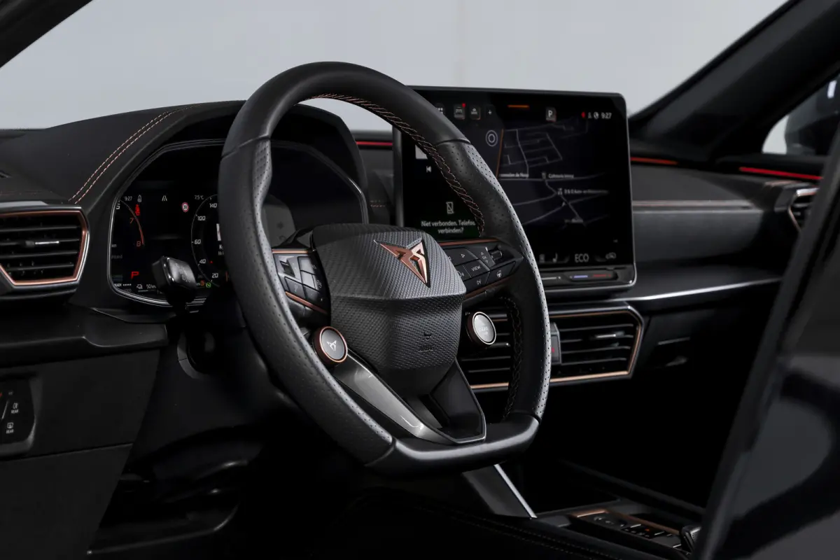 1.5 TSI e-Hybrid VZ Performance | Dig. Cockpit | Adapt. Cruise | Stoel-+Stuurverw. | PDC | Camera | NAV + App. Connect | ECC | Sennheiser | Elek. Klep | LM 19" | 5475