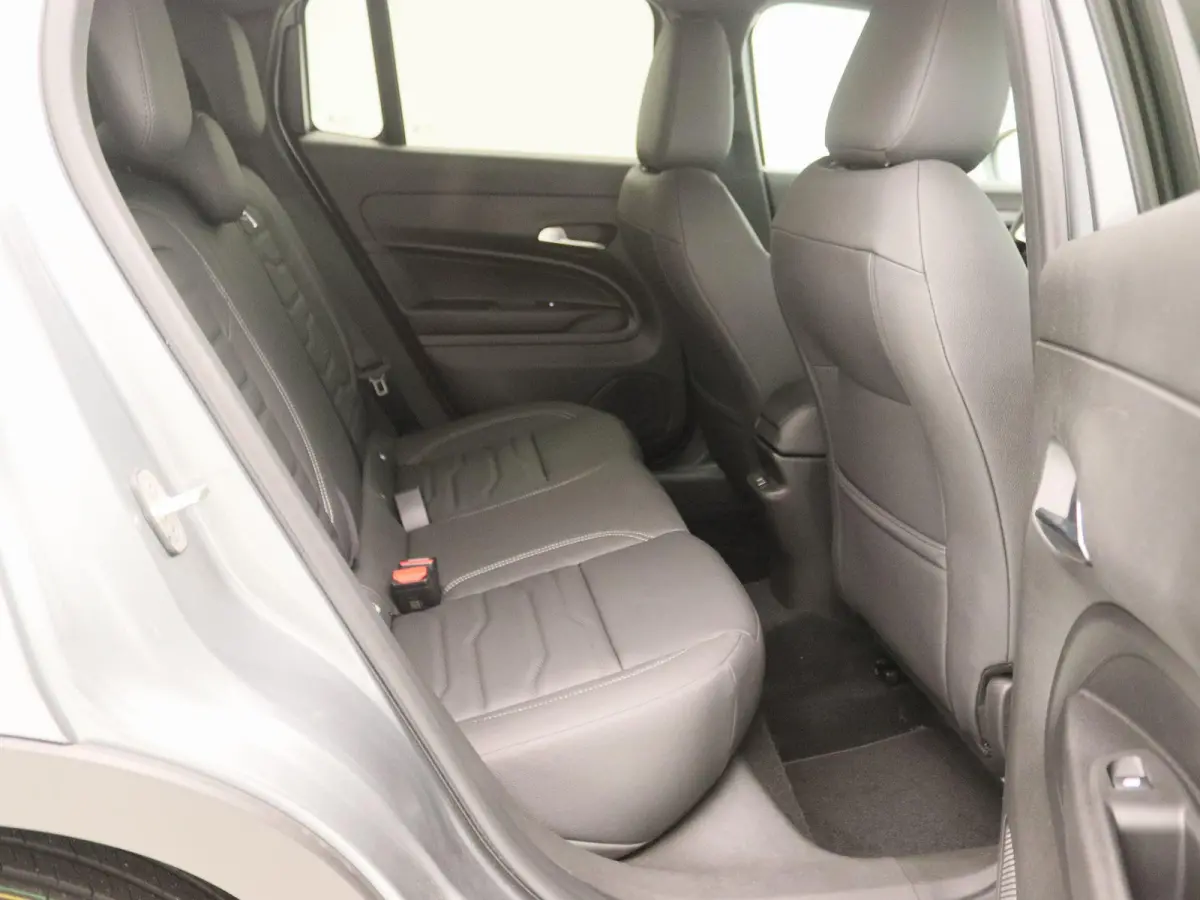 Summit 54 kWh | €9.500,- Korting | Lederen bekleding | NAVI | Parkeercamera | Warmtepomp |