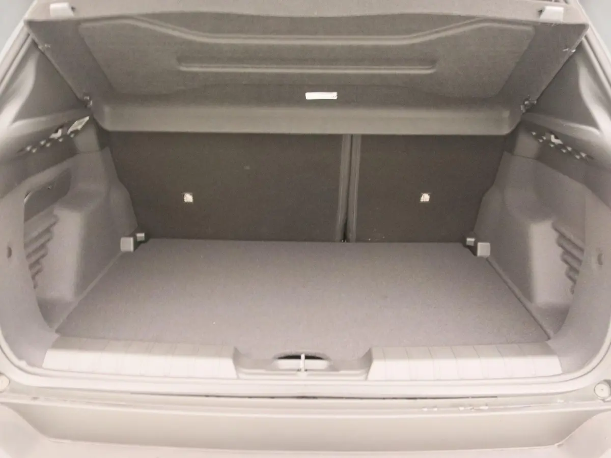 Summit 54 kWh | €9.500,- Korting | Lederen bekleding | NAVI | Parkeercamera | Warmtepomp |