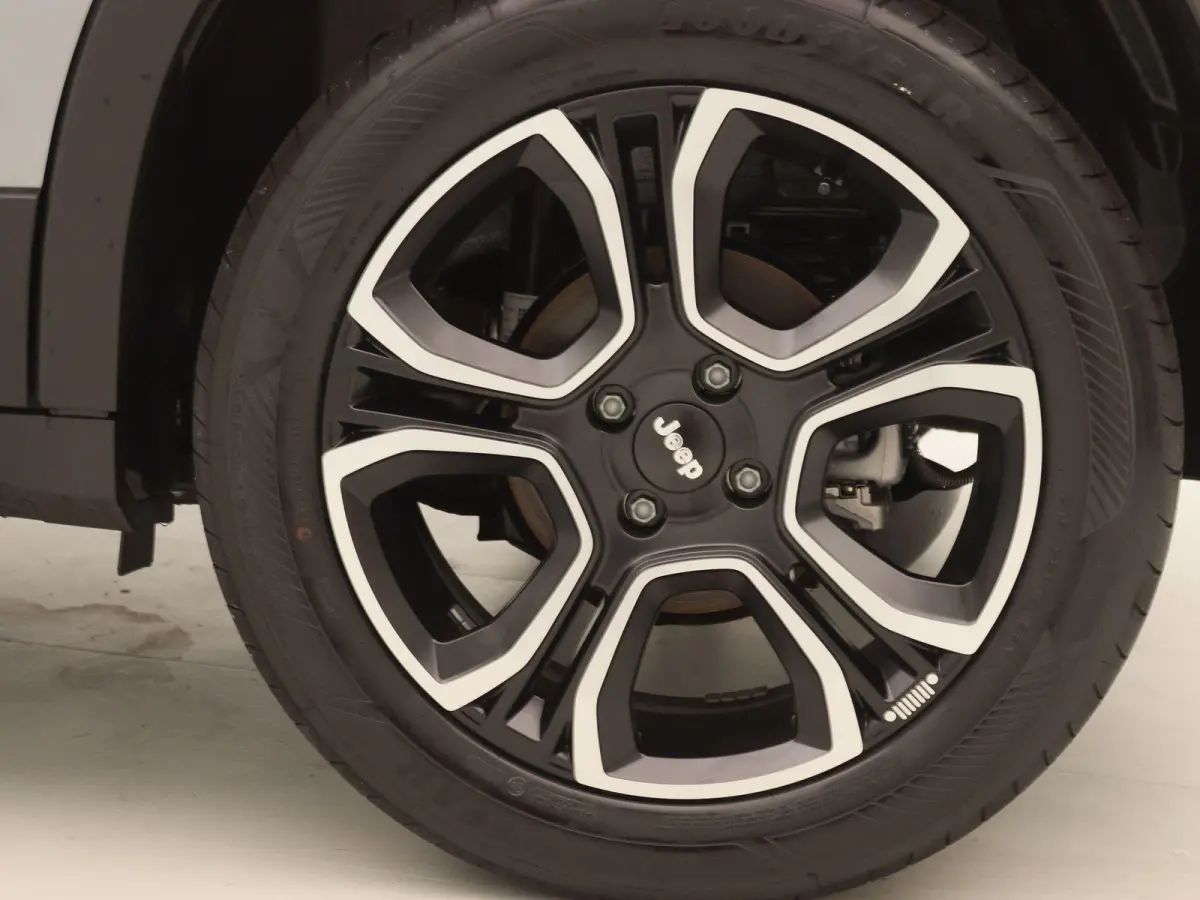 Summit 54 kWh | €9.500,- Korting | Lederen bekleding | NAVI | Parkeercamera | Warmtepomp |