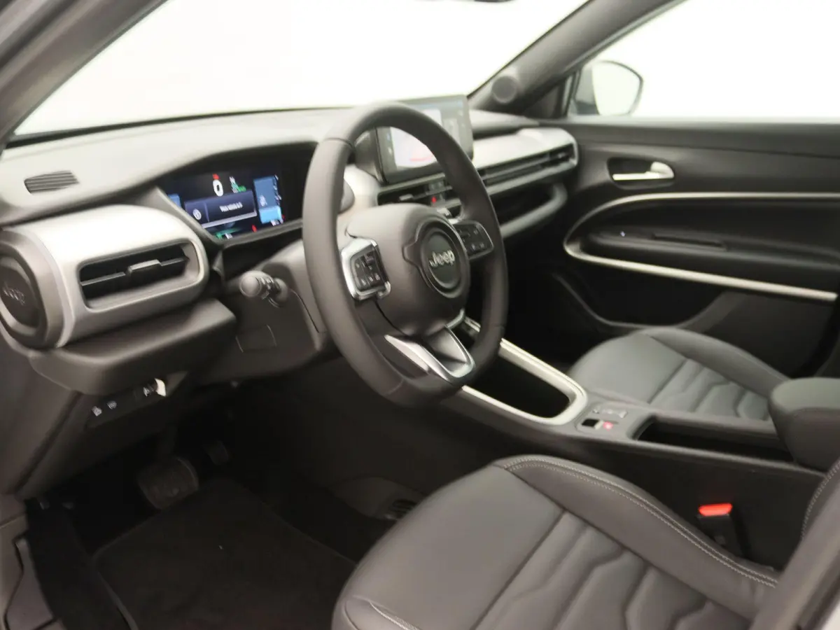Summit 54 kWh | €9.500,- Korting | Lederen bekleding | NAVI | Parkeercamera | Warmtepomp |