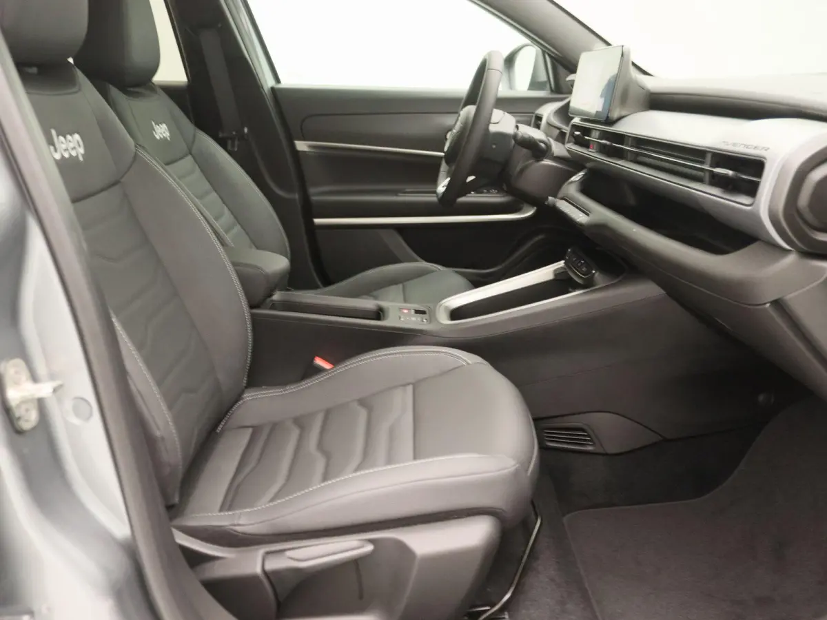 Summit 54 kWh | €9.500,- Korting | Lederen bekleding | NAVI | Parkeercamera | Warmtepomp |
