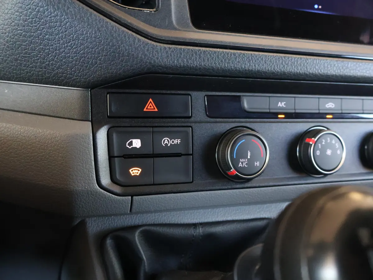 35 2.0 TDI 140 PK L3H3 TWO-TONE + 3000 KG TREKHAAK | APPLE CARPLAY | CRUISE | SIDEBARS | NAVIGATIE