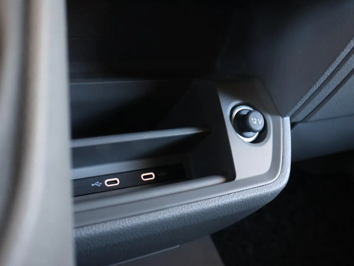 35 2.0 TDI 140 PK L3H3 TWO-TONE + 3000 KG TREKHAAK | APPLE CARPLAY | CRUISE | SIDEBARS | NAVIGATIE