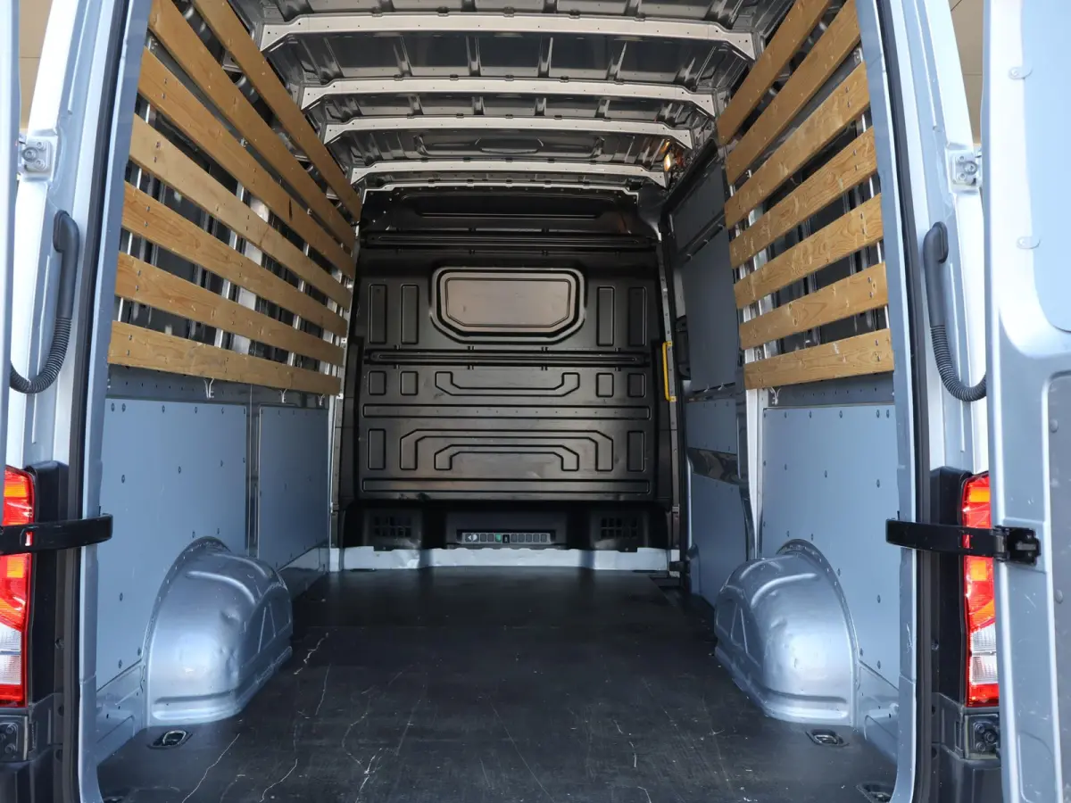 35 2.0 TDI 140 PK L3H3 TWO-TONE + 3000 KG TREKHAAK | APPLE CARPLAY | CRUISE | SIDEBARS | NAVIGATIE