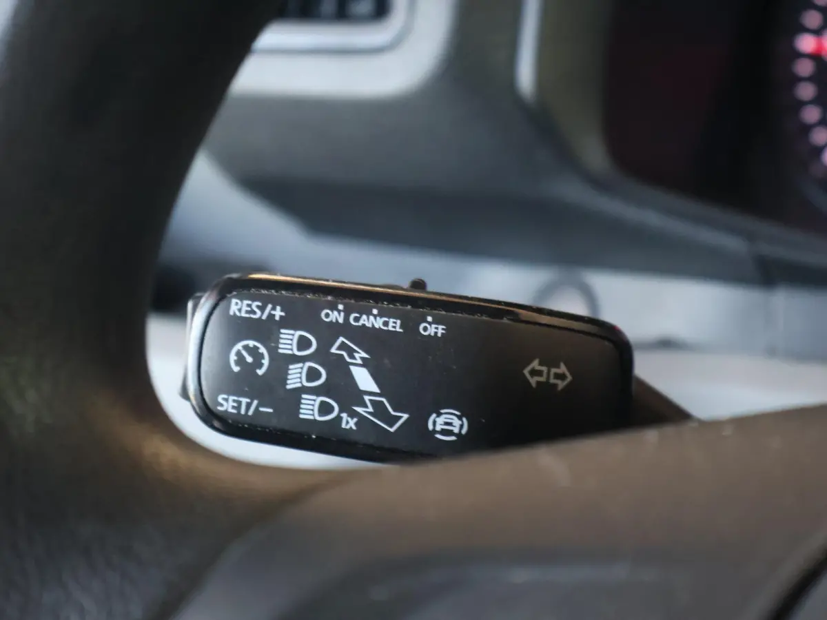 35 2.0 TDI 140 PK L3H3 TWO-TONE + 3000 KG TREKHAAK | APPLE CARPLAY | CRUISE | SIDEBARS | NAVIGATIE