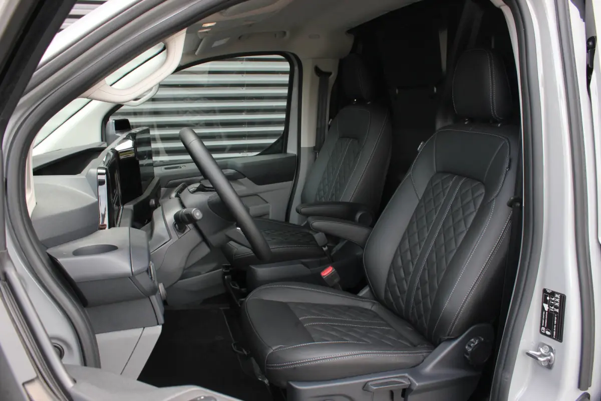 Cust. 340 L2H1 Limited 71 kWh 218PK / JB- EDITON / CAMERA / 370KM RANGE /APPLE CARPLAY /DRIVERS- PACK /FULL OPTIONS