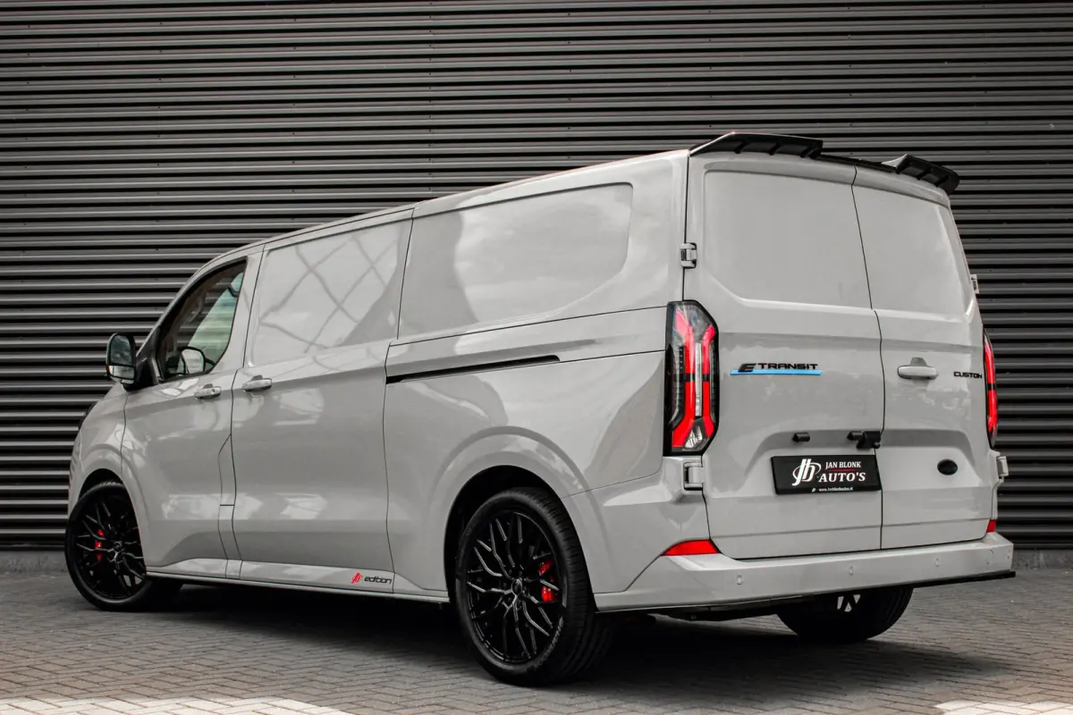 Cust. 340 L2H1 Limited 71 kWh 218PK / JB- EDITON / CAMERA / 370KM RANGE /APPLE CARPLAY /DRIVERS- PACK /FULL OPTIONS